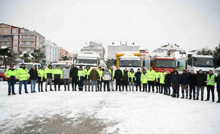 Çayırova’dan 33 kişilik ekip ve 13 araç Hatay’a doğru yola çıktı
