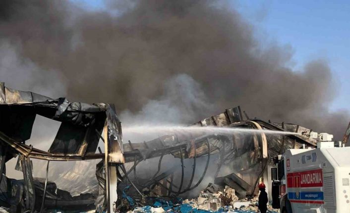 Cizre’de 6 saattir devam eden yangına TOMA’lar da müdahale ediyor