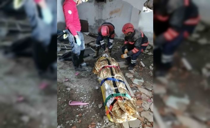 “Çok susadım çabuk olun” diyen minik Ayşenur ile annesini depremin  5. gününde kurtardılar