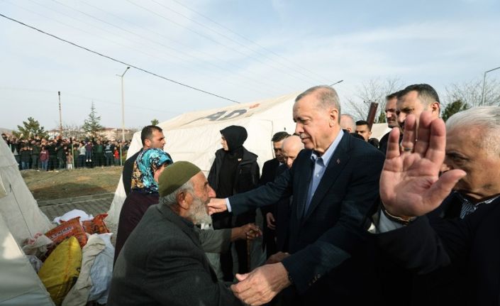 Cumhurbaşkanı Erdoğan: “15 bin lira taşınma yardımını bugün itibarıyla ödemeye başlıyoruz”