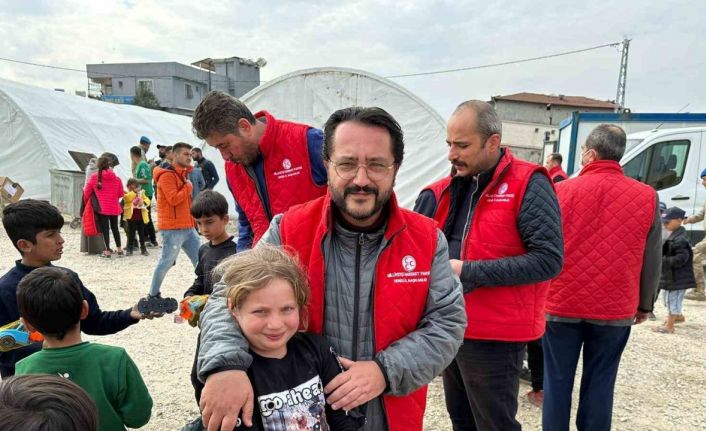 Denizli MHP deprem bölgesine çıkarma yaptı