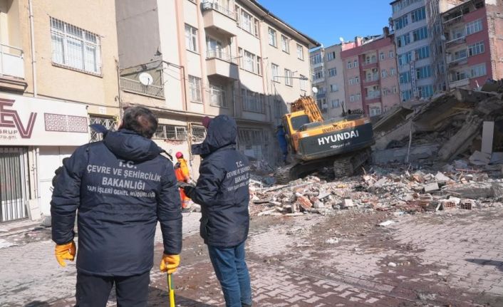 Deprem bölgelerinde, 387 bin 346 binada yer alan 1 milyon 856 bin 864 bağımsız birimde hasar tespit çalışması yapıldı