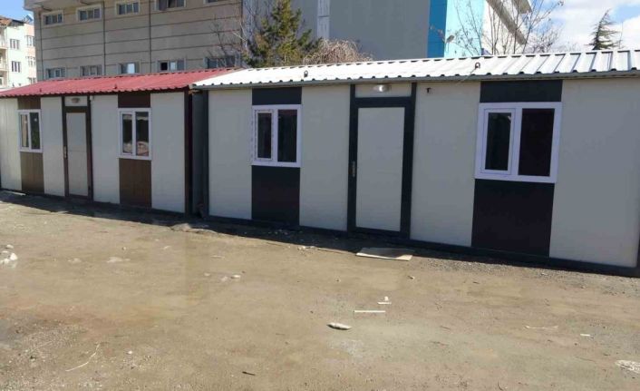 Deprem bölgesinde fiyatları 65 ila 130 bin TL arasında değişen konteyner evler yok satıyor