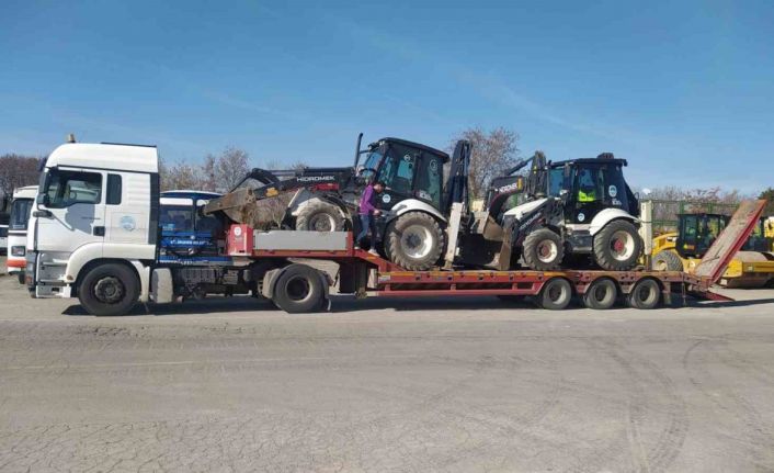 Deprem bölgesine 10 konteyner ev ve 2 iş makinesi kepçe daha