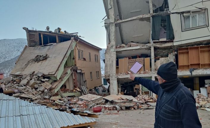 Depremde 3 evi ve 1 dükkanı yıkılan Güzelöz: “Can kaybı olmadığından dolayı çok memnunuz”