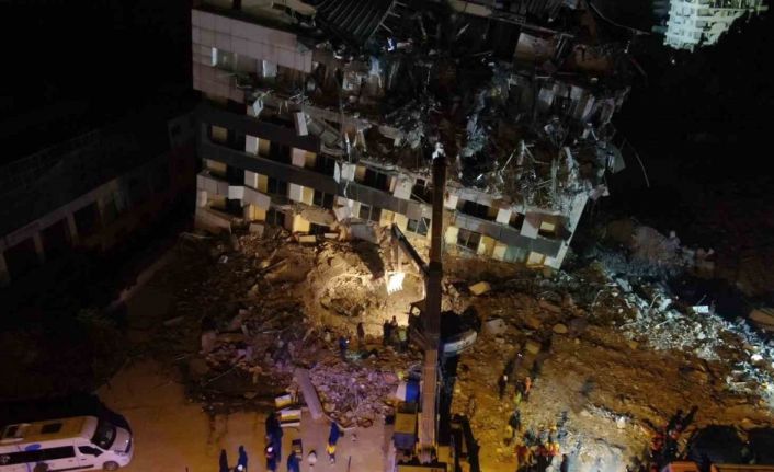 Depremden 260 ve 261 saat sonra inanılmaz kurtuluşların yaşandığı o hastane havadan görüntülendi