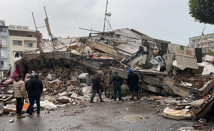 Depremin ilk saatlerinde askerin sahada olduğu görüntüler ortaya çıktı