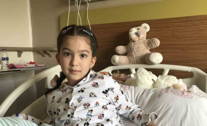 Depremin simge ismi minik Yağmur, “Artık üşümüyorum aksine terliyorum”