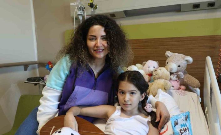 Depremin simgesi Yağmur’un en büyük hayali gerçekleşti, sanatçı Deniz Toprak ile düet yaptı