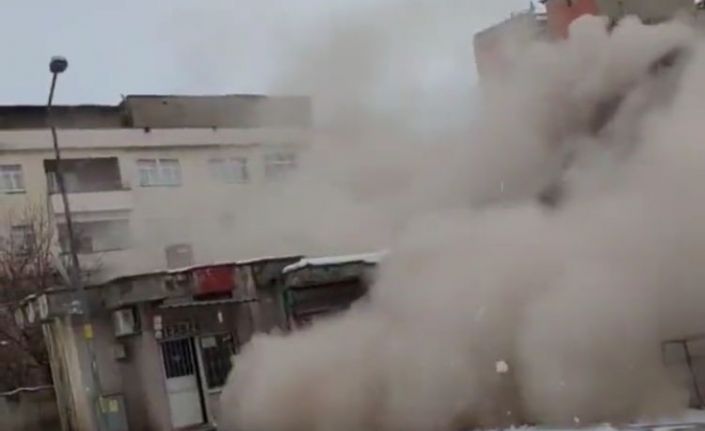 Depremin yeni görüntüleri ortaya çıktı, korku dolu anlar ve binaların çökmesi kamerada