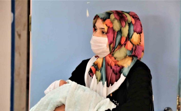 Depremzede anneden yürek burkan sözler: “Kızım çadırda sabaha kadar su diye ağladı”