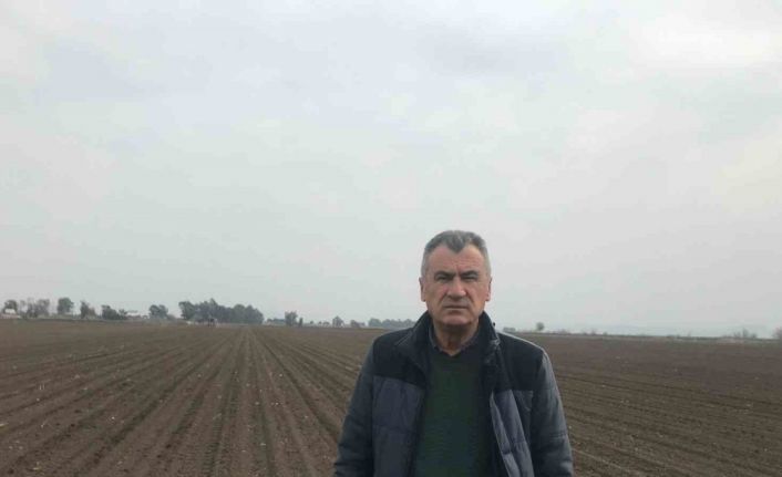 Depremzede çiftçiler üretmeye devam ediyor