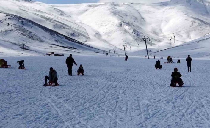 Depremzede çocuklar bir günlüğüne de olsa depremi unuttu