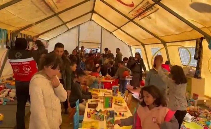 Depremzede çocukların mutlu olduğu anlar