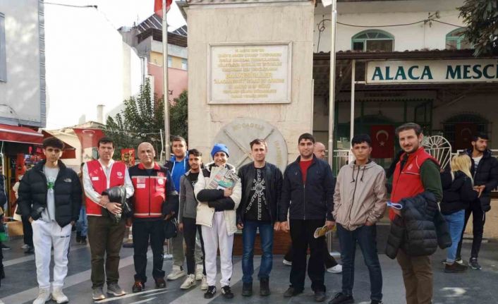 Depremzede gençlere moral gezisi