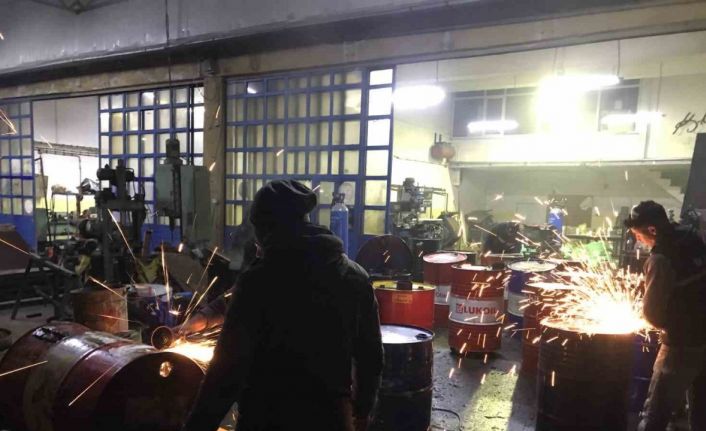 Depremzedeler için soba üretiyorlar