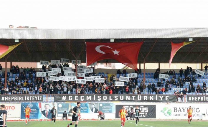 Depremzedeler yararına oynanan dostluk maçında 700 bin TL hasılat elde edildi