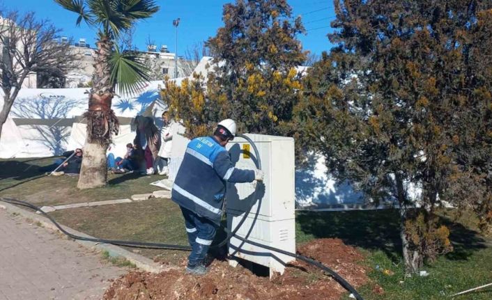 Dicle Elektrik dağıtım bölgesinde şebekesini 30 saatte toparladı, şimdi diğer illere destek veriyor
