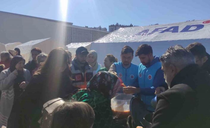 Diyanet İşleri Başkanı Erbaş: “Deprem bölgesinde ibadet ruhuyla çalışan 15 bin hocamıza kolaylık diliyorum”