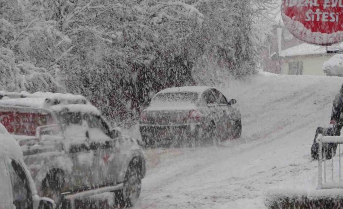 Doğu Karadeniz’de kar nedeniyle bin 210 köy ve mahalle yolu kapandı