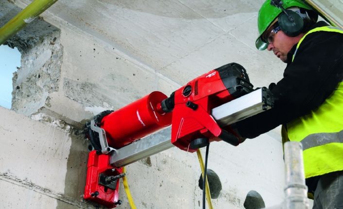 ‘Duvarı matkapla bile zor deliyorum’ diyerek binayı sağlam sanıyorlar