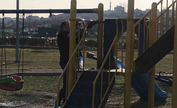 Edirne’de çocuk parkını yakan şüpheli yakalandı