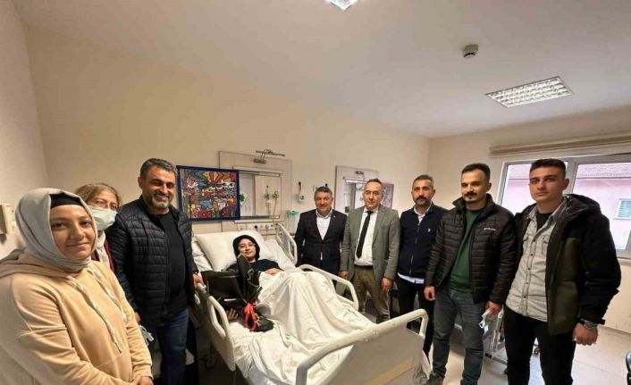 Enkaz altından 248 saat sonra kurtulan Aleyna Ölmez, kendisini hayata yeniden bağlayan ekiple bir araya geldi