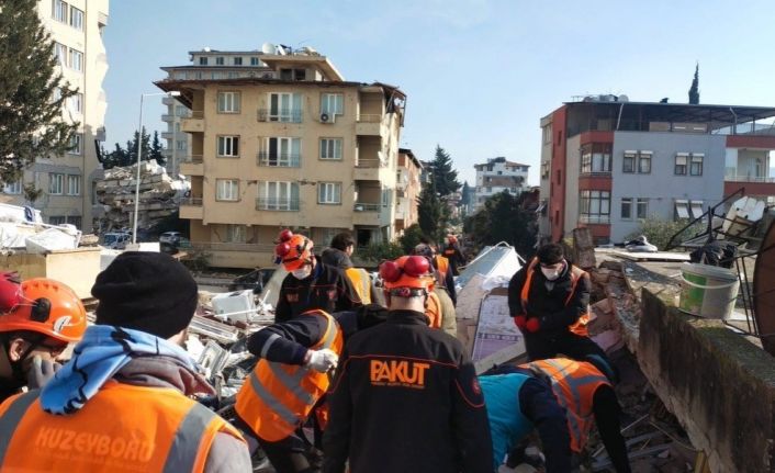 Enkaz altından çıkarılan kadının ilk sözleri: "Allah’ım şükürler olsun ya Rabbim"