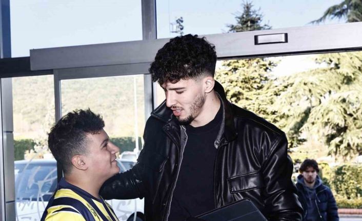 Enkazdan kurtarılan Mehmet Akif Ağaç, Jorge Jesus ve futbolcularla bir araya geldi