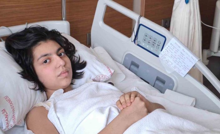 Enkazdan kurtulan Elif Naz yazdığı notlarla hayata tutunuyor