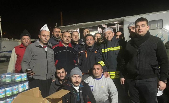 Erciyes Anadolu Holding, deprem bölgesinde her öğün bin 200 kişilik yemek çıkarıyor