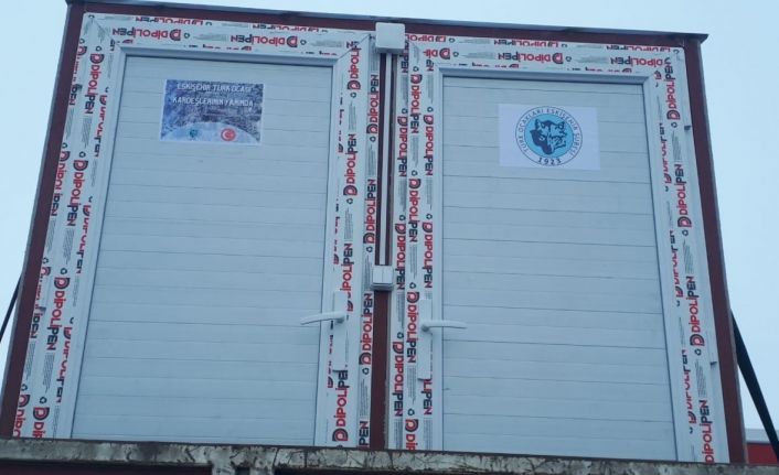 Eskişehir Türk Ocağı felaketin ilk gününden itibaren depremzedeler için çalışıyor