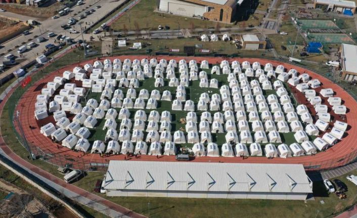 Gaziantep’te 80 bin vatandaşın geçici barınması için 11 noktada 17 bin 27 çadır kuruldu