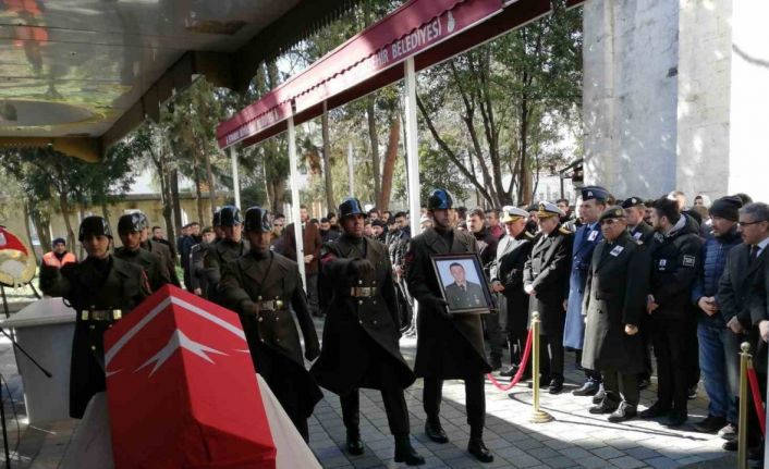 Gaziantep’te depremde hayatını kaybeden yedek astsubay Cengizhan Üz, Üsküdar’da son yolculuğuna uğurlandı