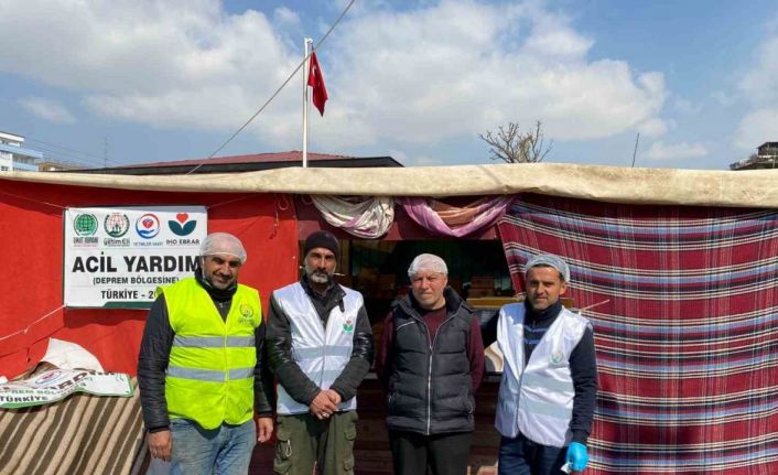 Gercüşlü aşçılardan depremzedelere sıcak yemek