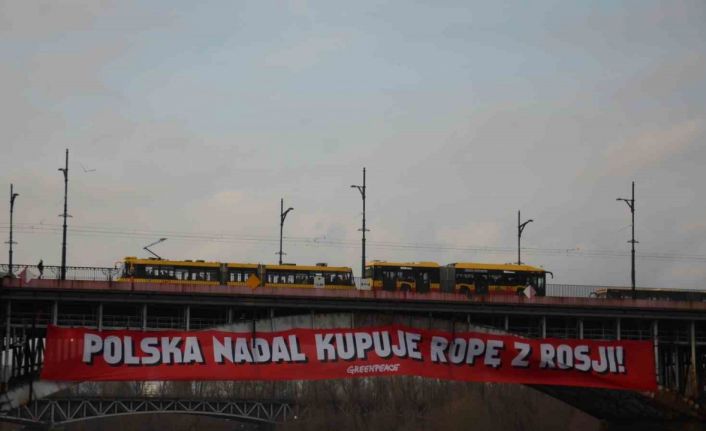 Greenpeace aktivistleri: "Polonya hala Rus petrolü satın almaya devam ediyor"