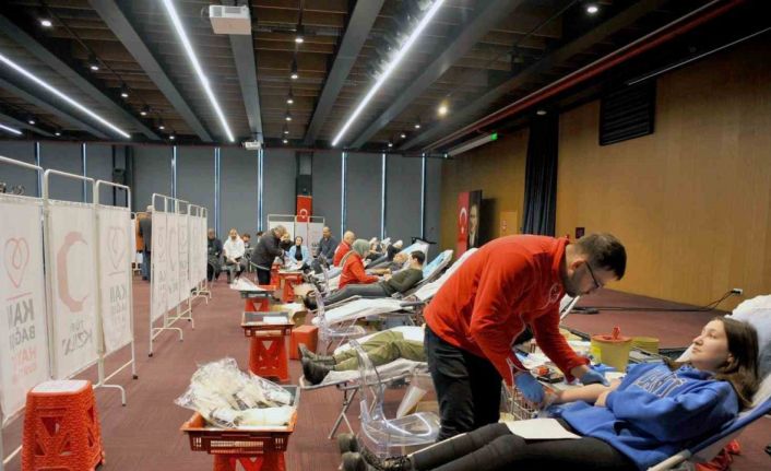 Gün birlik günü: 3 günde 2 bin 545 kişi kan verdi