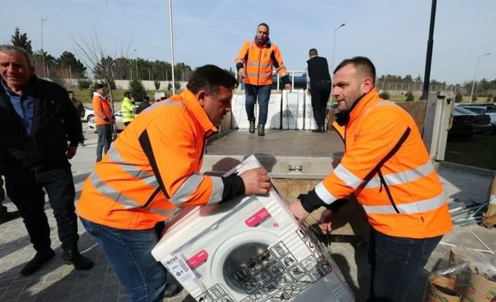 Hatay’da çadırkente 40 çamaşır makinesi Başiskele’den