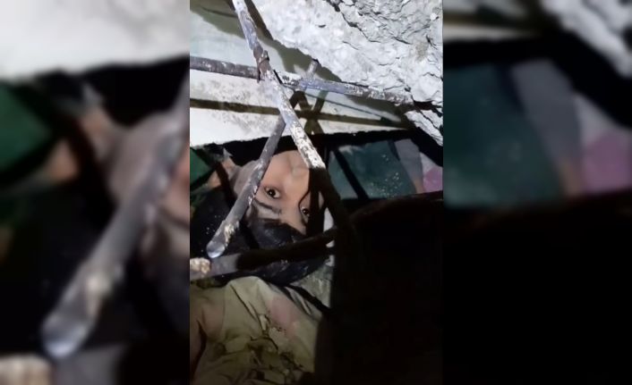 Hatay’da depremin 4. gününde gelen kurtuluş: Anne ve oğlu enkazdan kurtarıldı
