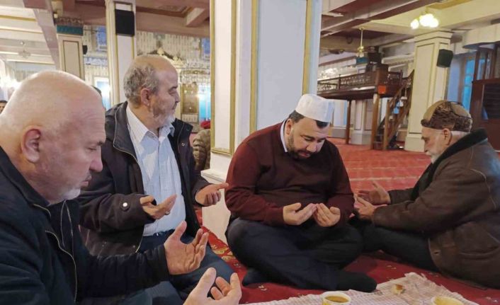 Her cuma sabahı namazından sonra cemaate çorba ikram ediliyor