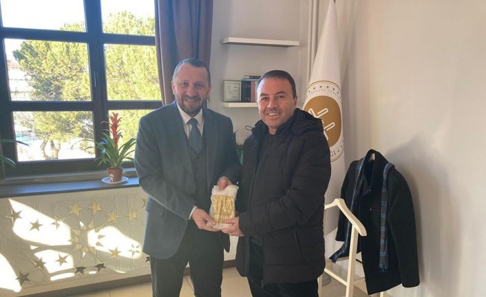 İmam Gökçeoğlu, Demirciköy beldesinden depremzedeler için 19 bin TL yardım topladı