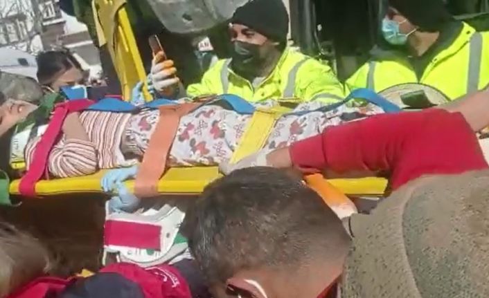 JÖH timleri 177 saat sonra enkazdan 7 yaşındaki Hivay’ı sağ olarak çıkardı