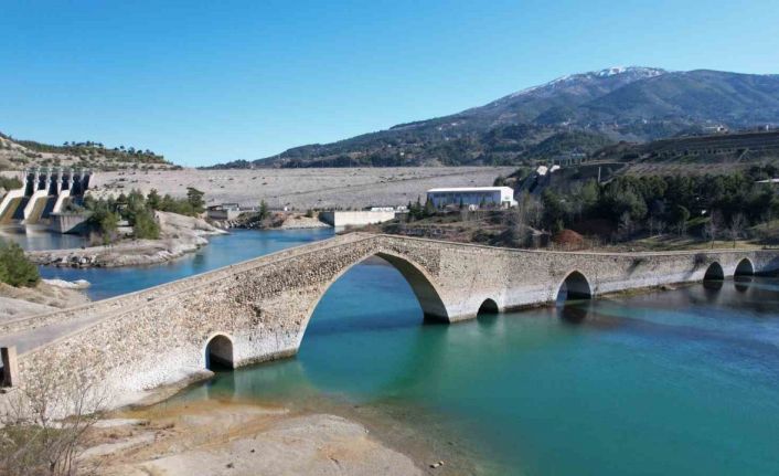 Kahramanmaraş’ın 500 yıllık köprüsü asrın felaketine de dayandı