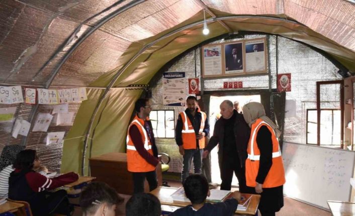 Kahramanmaraş’taki çadır kentlerde sınav öğrencileri için DYK başladı