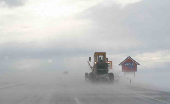 Kars’ta tipiden 6 köy yolu ulaşıma kapandı