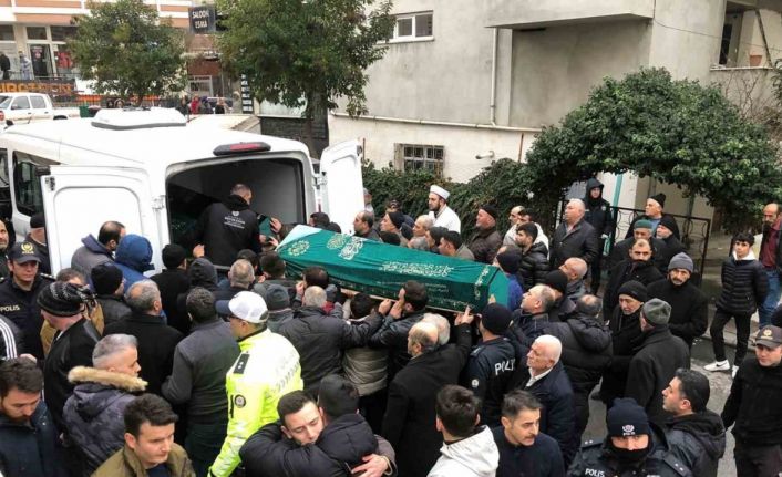 Kartal’da evlerinde ölü bulunan anne ve iki kızı toprağa verildi