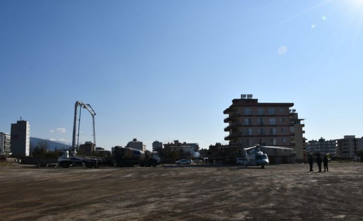 Katar tarafından yapılan sahra hastanesi ve çadır kent kurulumu hızla ilerliyor