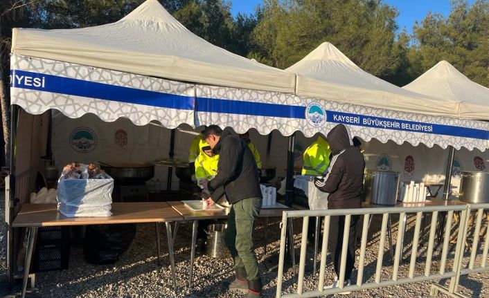 Kayseri Büyükşehir’den Depremzedeler İçin Sıcak Çorba ve Dağıtım Noktası