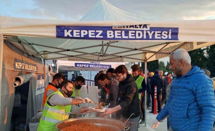 Kepez’in 8 Sahra Mutfağından günde 30 bin kişiye sıcak yemek