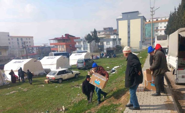 Körfez Belediyesi, Kahramanmaraş’ta 8 ekip ile 103 mahallede çalışma yürütüyor